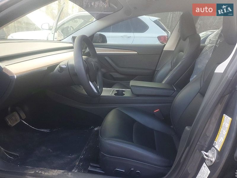 Седан Tesla Model 3 2023 в Львові