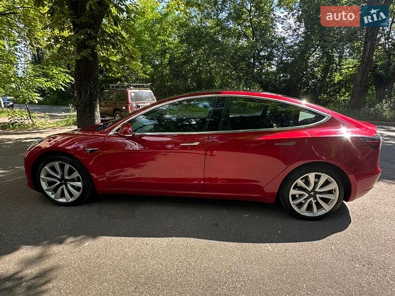 Седан Tesla Model 3 2018 в Киеве