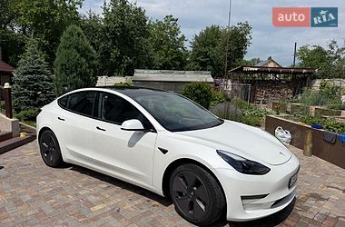 Седан Tesla Model 3 2023 в Чернигове
