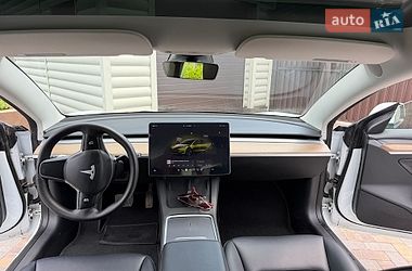Седан Tesla Model 3 2023 в Чернигове