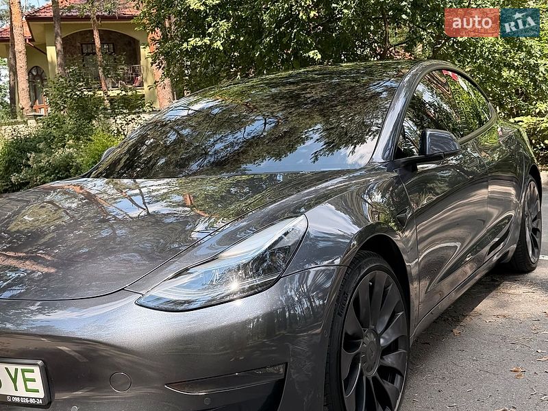 Седан Tesla Model 3 2022 в Києві