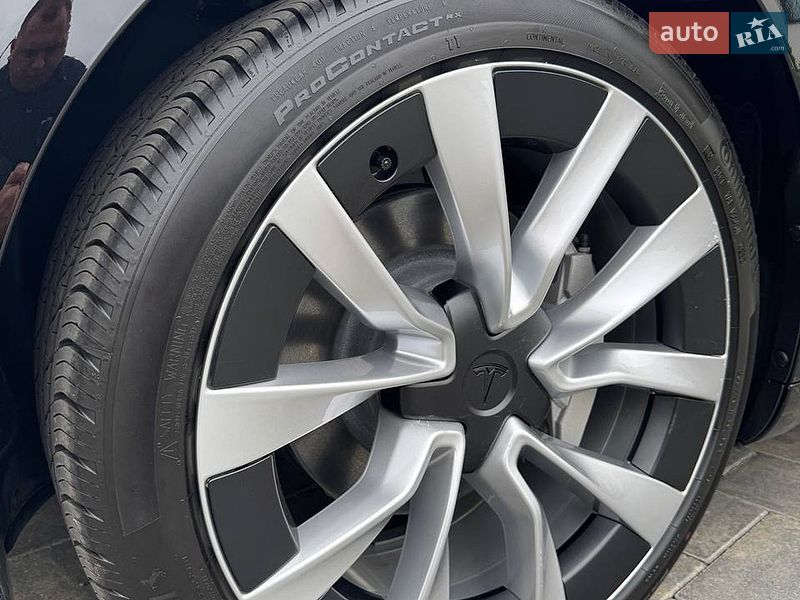 Седан Tesla Model 3 2024 в Львове