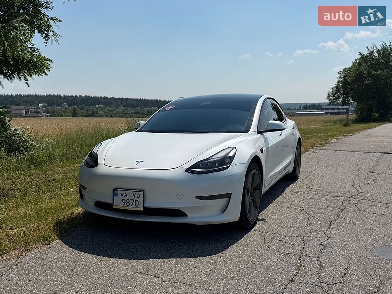 Седан Tesla Model 3 2023 в Киеве