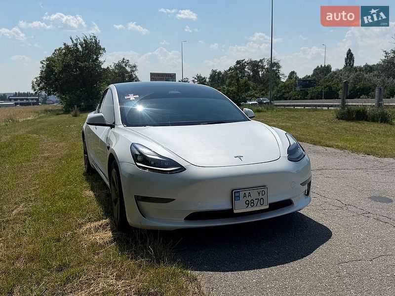 Седан Tesla Model 3 2023 в Киеве
