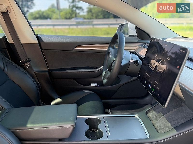 Седан Tesla Model 3 2023 в Киеве
