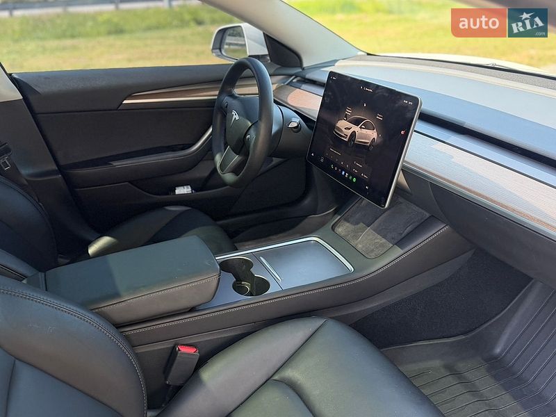 Седан Tesla Model 3 2023 в Киеве