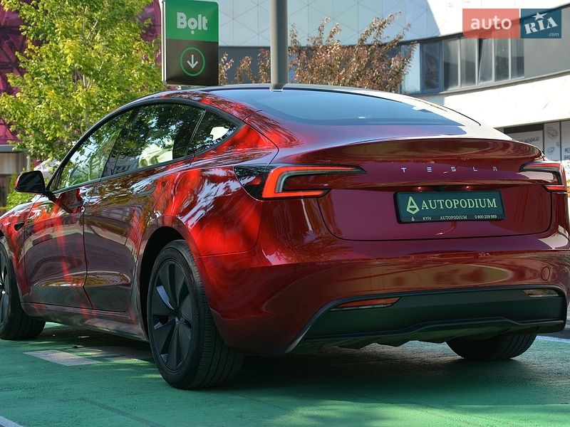 Седан Tesla Model 3 2024 в Києві