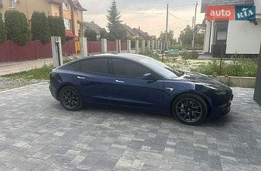 Седан Tesla Model 3 2023 в Львове