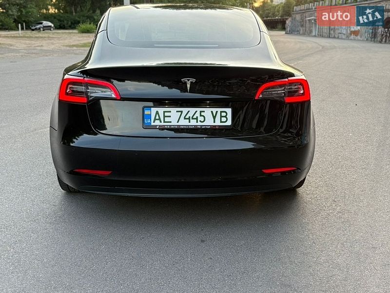 Седан Tesla Model 3 2022 в Днепре