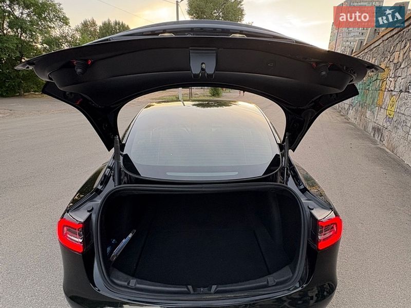 Седан Tesla Model 3 2022 в Днепре