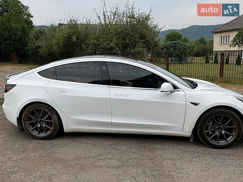 Седан Tesla Model 3 2018 в Сваляве