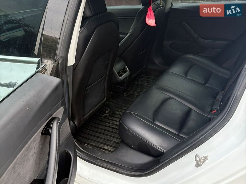 Седан Tesla Model 3 2018 в Сваляве