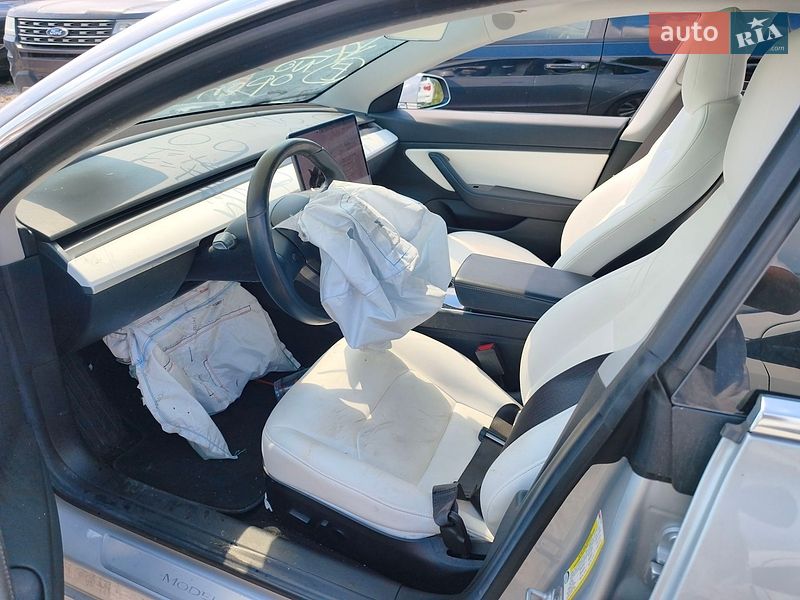 Седан Tesla Model 3 2018 в Сквире