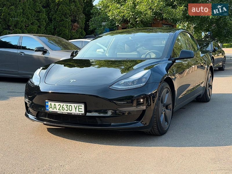 Седан Tesla Model 3 2021 в Києві