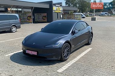 Седан Tesla Model 3 2025 в Чернівцях