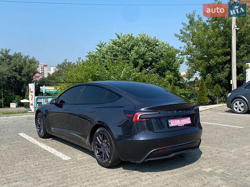 Седан Tesla Model 3 2025 в Черновцах