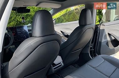 Седан Tesla Model 3 2025 в Черновцах