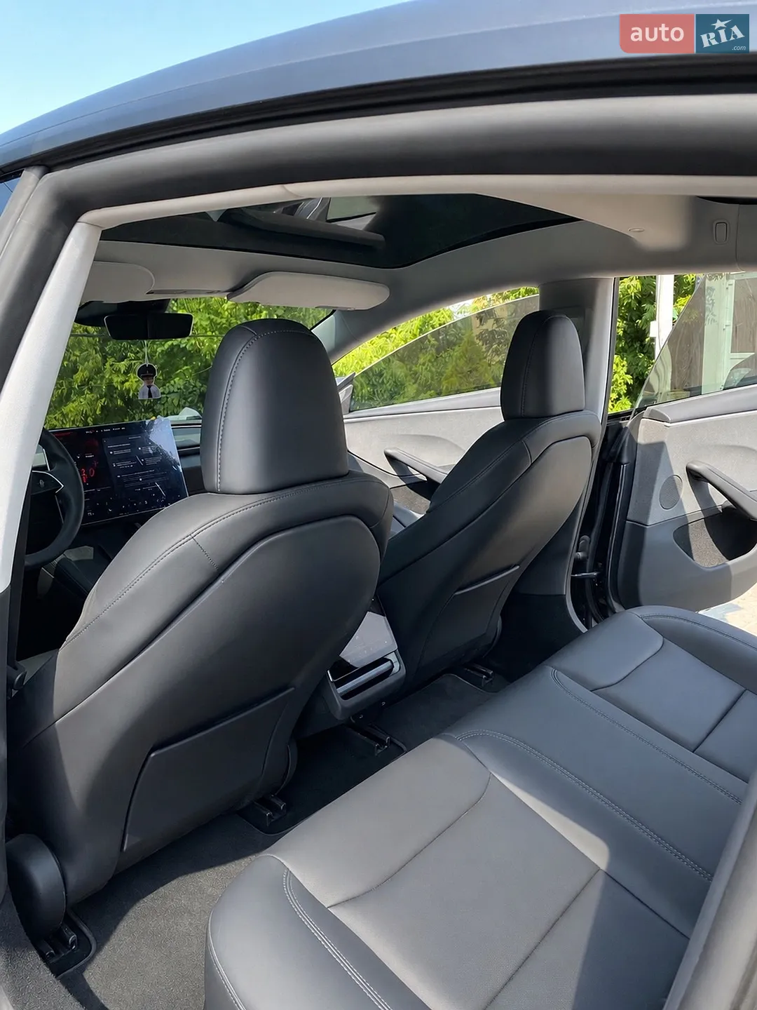 2025 Tesla Model 3 - мініатюра 10