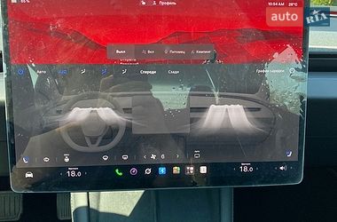 Седан Tesla Model 3 2025 в Черновцах