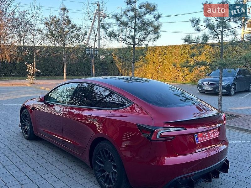 Седан Tesla Model 3 2024 в Львові