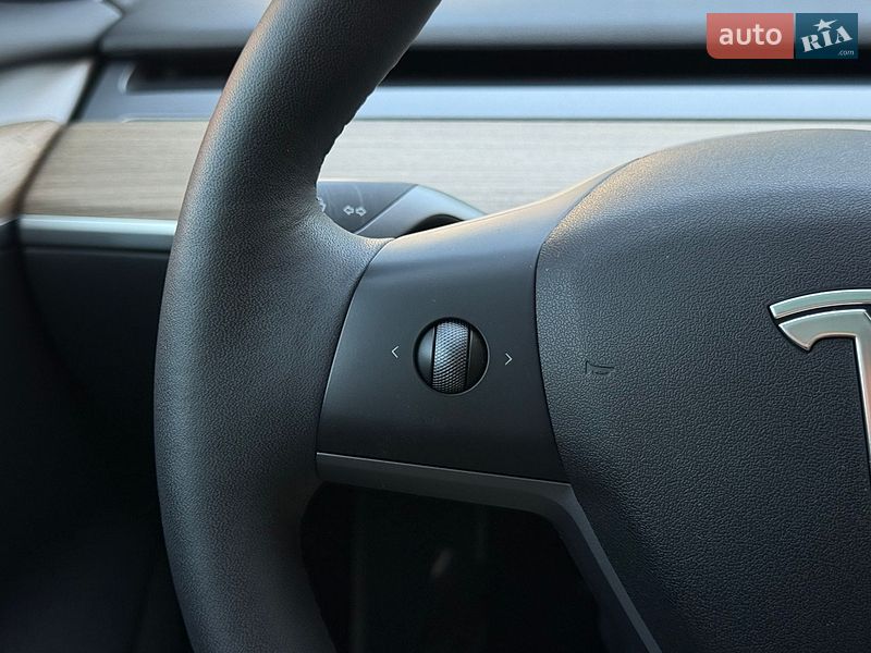 Седан Tesla Model 3 2023 в Одессе