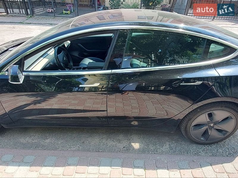 Седан Tesla Model 3 2019 в Львове