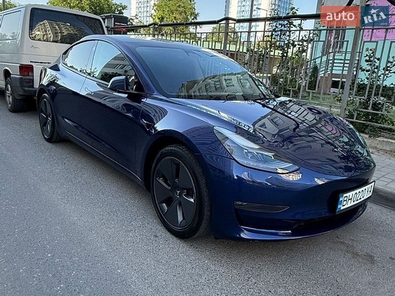 Седан Tesla Model 3 2023 в Одессе