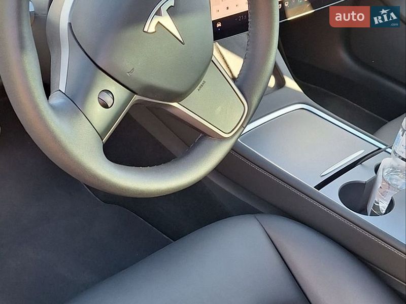 Седан Tesla Model 3 2023 в Броварах