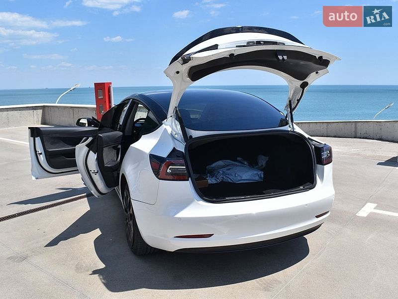 Седан Tesla Model 3 2020 в Одесі