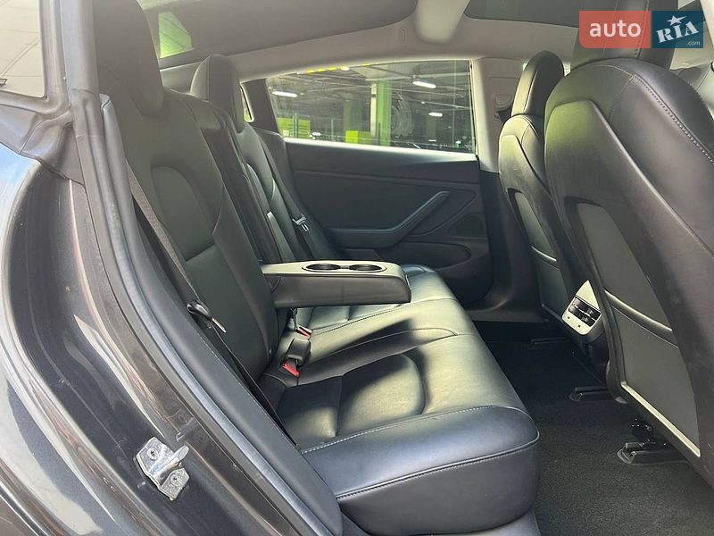 Седан Tesla Model 3 2019 в Киеве