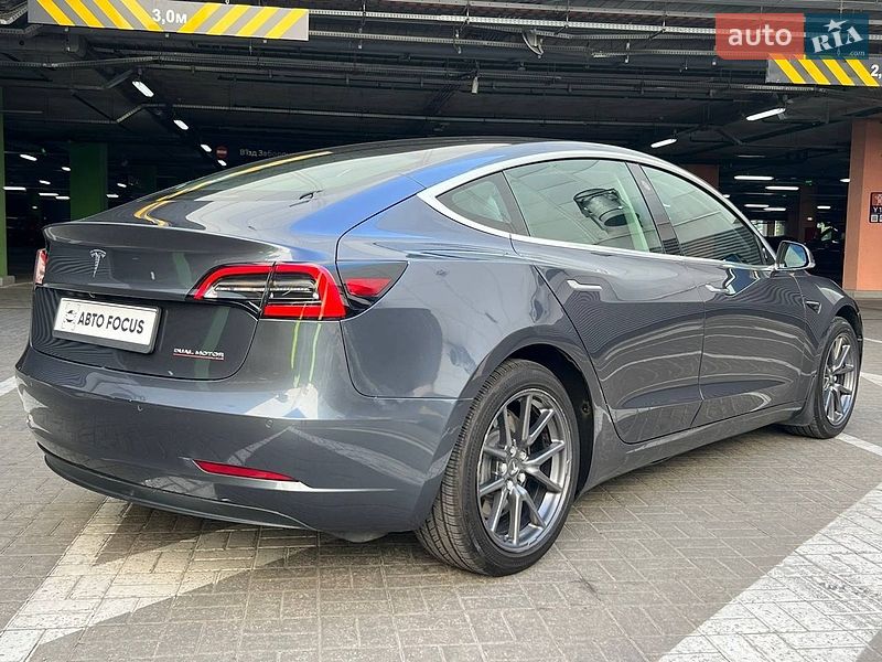 Седан Tesla Model 3 2019 в Киеве