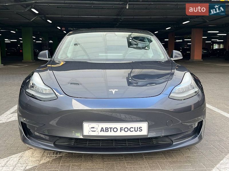 Седан Tesla Model 3 2019 в Киеве