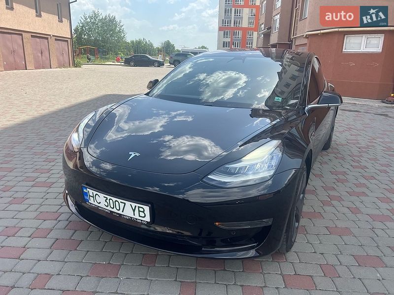 Седан Tesla Model 3 2018 в Івано-Франківську