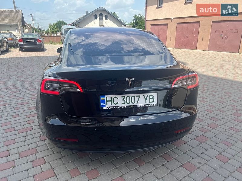 Седан Tesla Model 3 2018 в Івано-Франківську