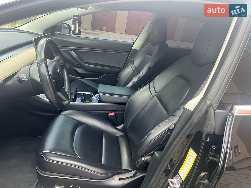 Седан Tesla Model 3 2018 в Івано-Франківську