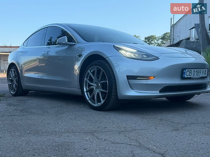 Седан Tesla Model 3 2018 в Чернігові