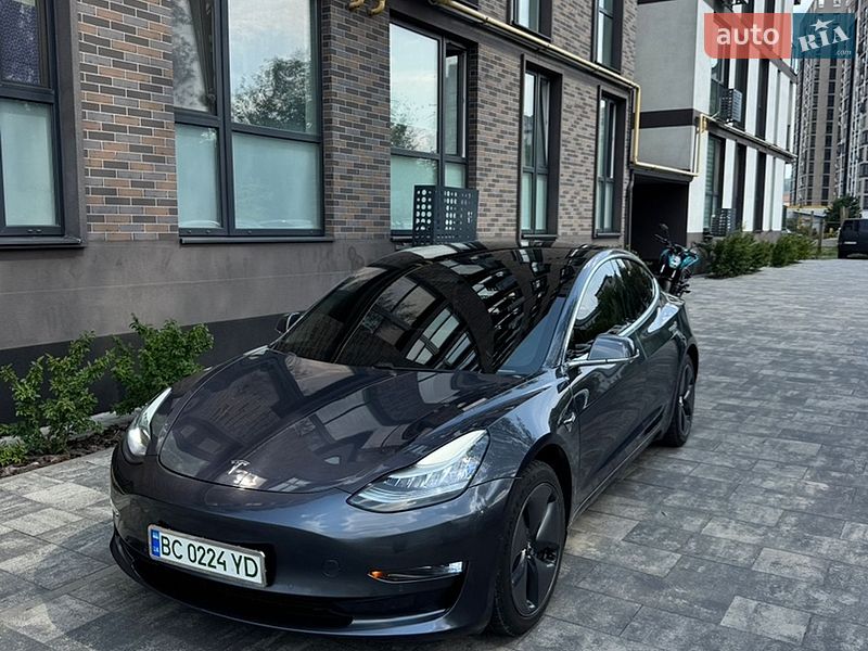 Tesla Model 3 2020