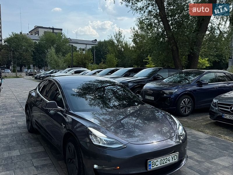 Седан Tesla Model 3 2020 в Жовкве