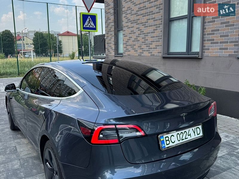 Седан Tesla Model 3 2020 в Жовкве