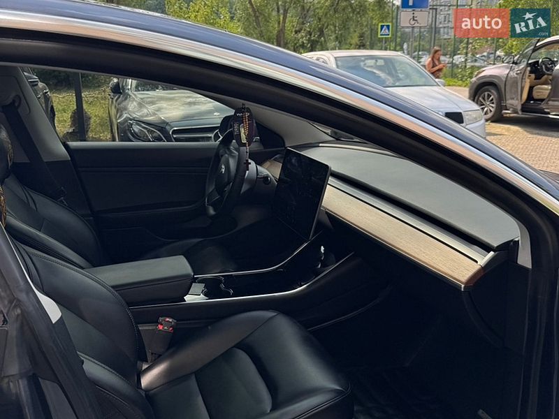 Седан Tesla Model 3 2020 в Жовкве