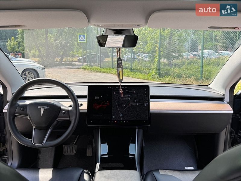 Седан Tesla Model 3 2020 в Жовкве