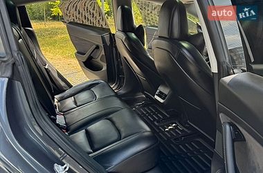 Седан Tesla Model 3 2020 в Жовкве