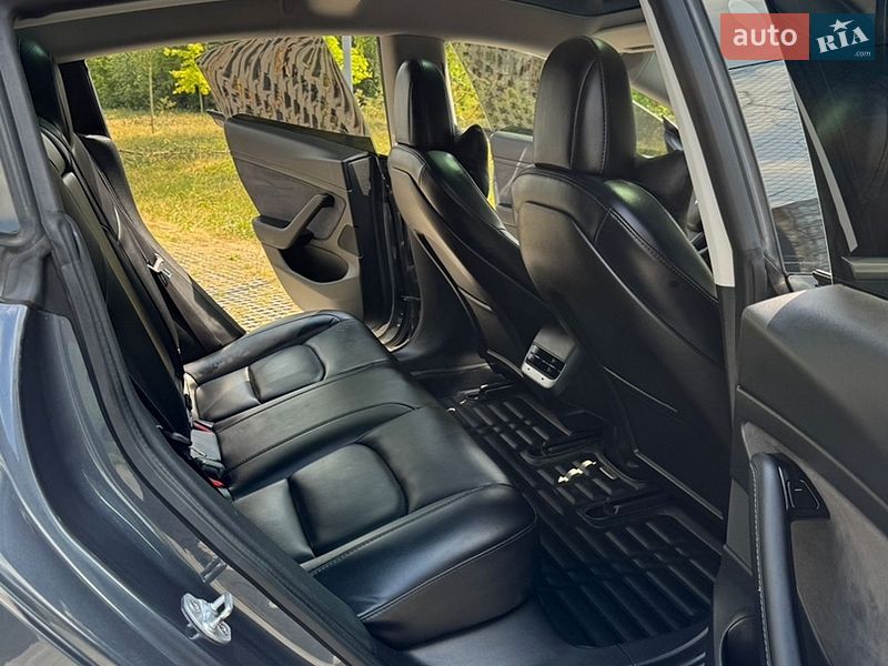 Седан Tesla Model 3 2020 в Жовкве