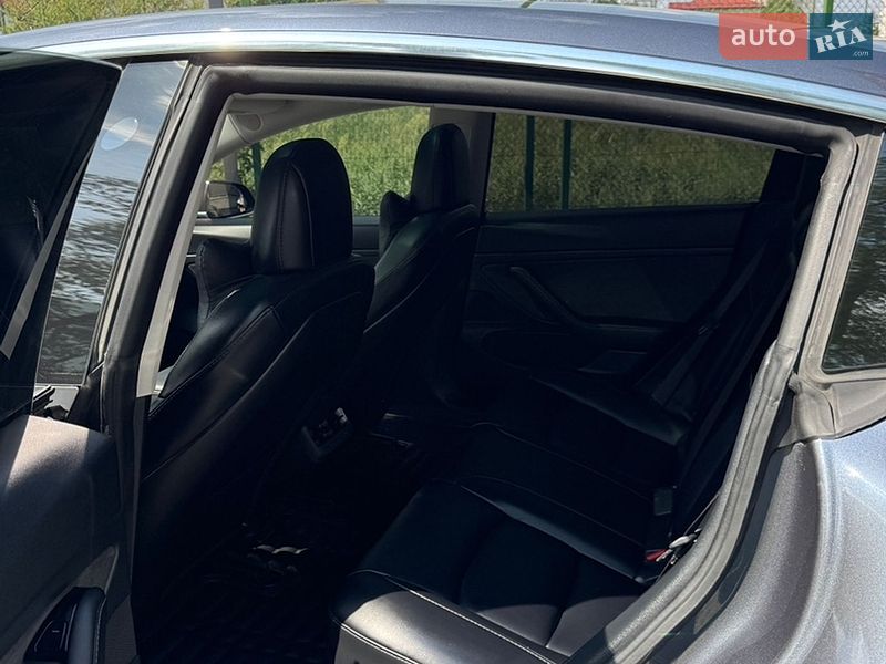 Седан Tesla Model 3 2020 в Жовкве