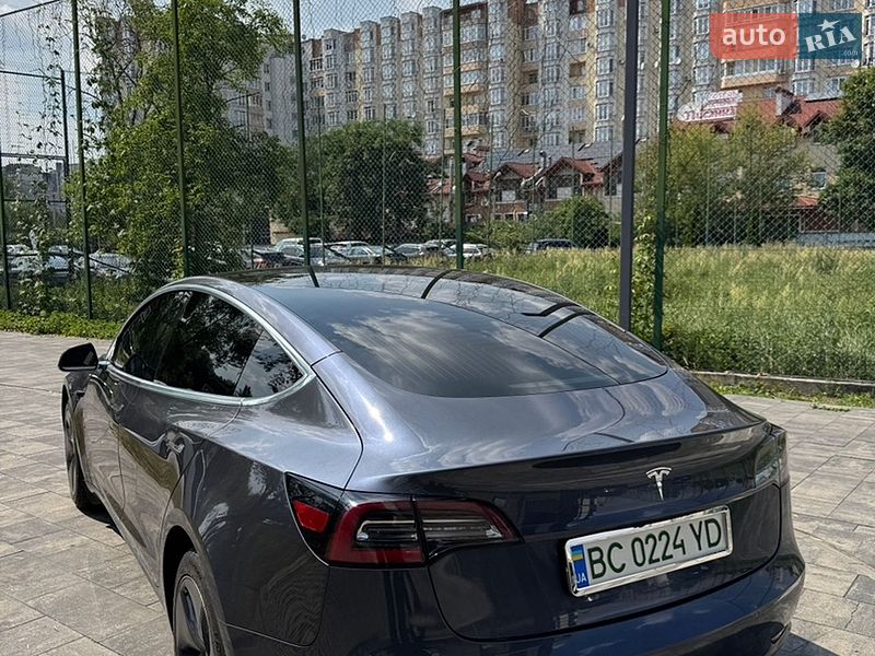 Седан Tesla Model 3 2020 в Жовкве