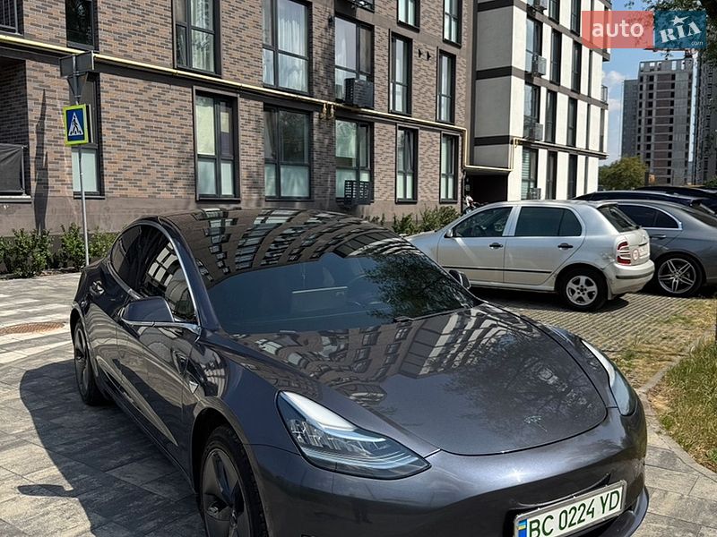 Седан Tesla Model 3 2020 в Жовкве