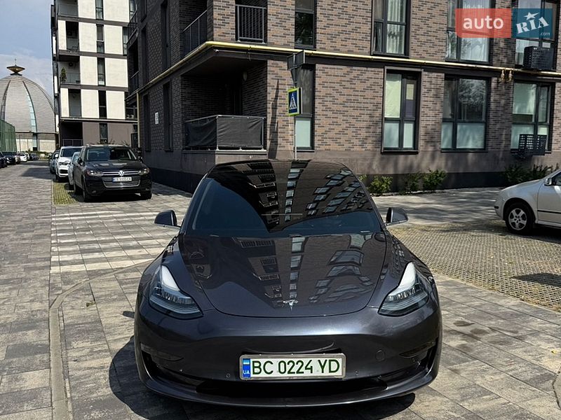 Седан Tesla Model 3 2020 в Жовкве
