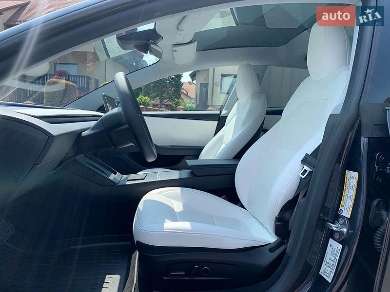 Седан Tesla Model 3 2024 в Києві