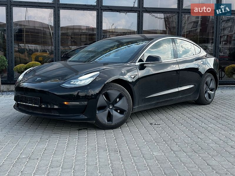 Седан Tesla Model 3 2018 в Львове