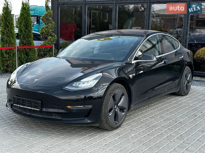 Седан Tesla Model 3 2018 в Львове